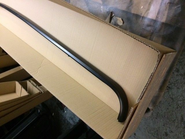 Land Rover Discovery 3/4 2004>2016 Side Step Trim Edging Strip Replacement BLACK